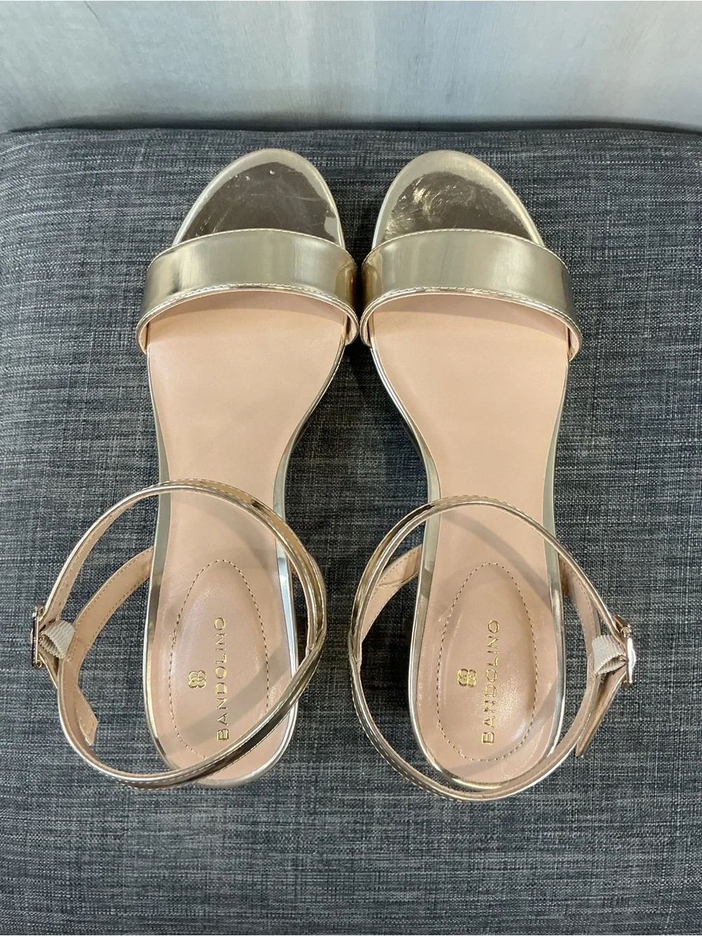 NIB Bandolino Gold Pennie3 Metallic Platform Block Heel Sandals Size 11